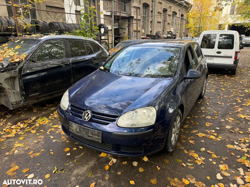 Dezmembrez VW Volkswagen Golf 5 albastru 1,4 FSI BKG 2006 cod culoare LD5Q