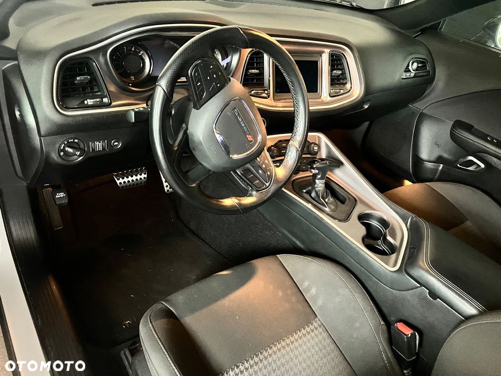 Dodge Challenger 5.7 R/T - 6