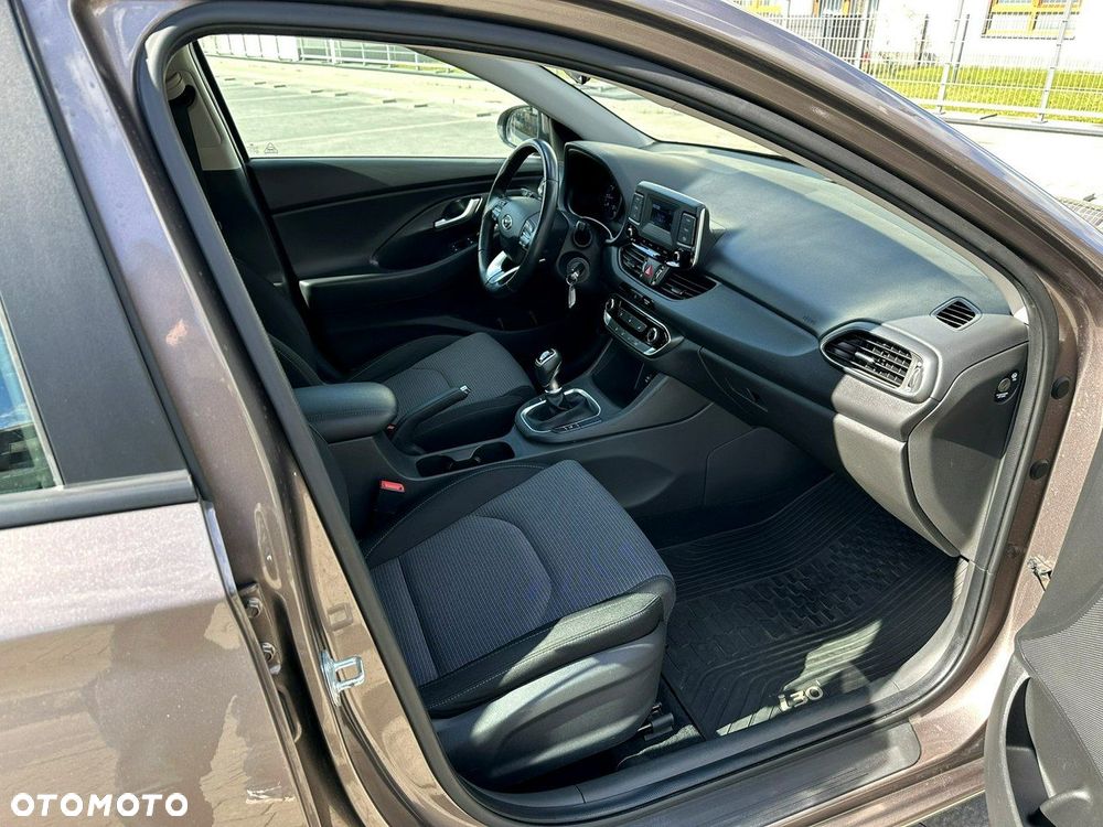 Hyundai i30 1.5 DPI Classic + - 17