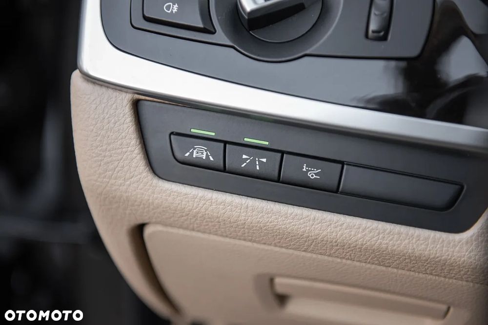 BMW Seria 5 525d Sport-Aut Luxury Line - 14