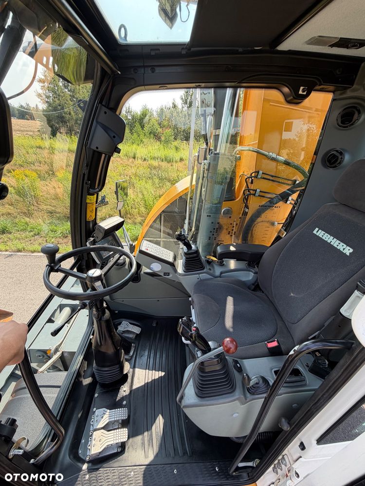Liebherr A914 compact |rototilt |lapy-plug| - 5