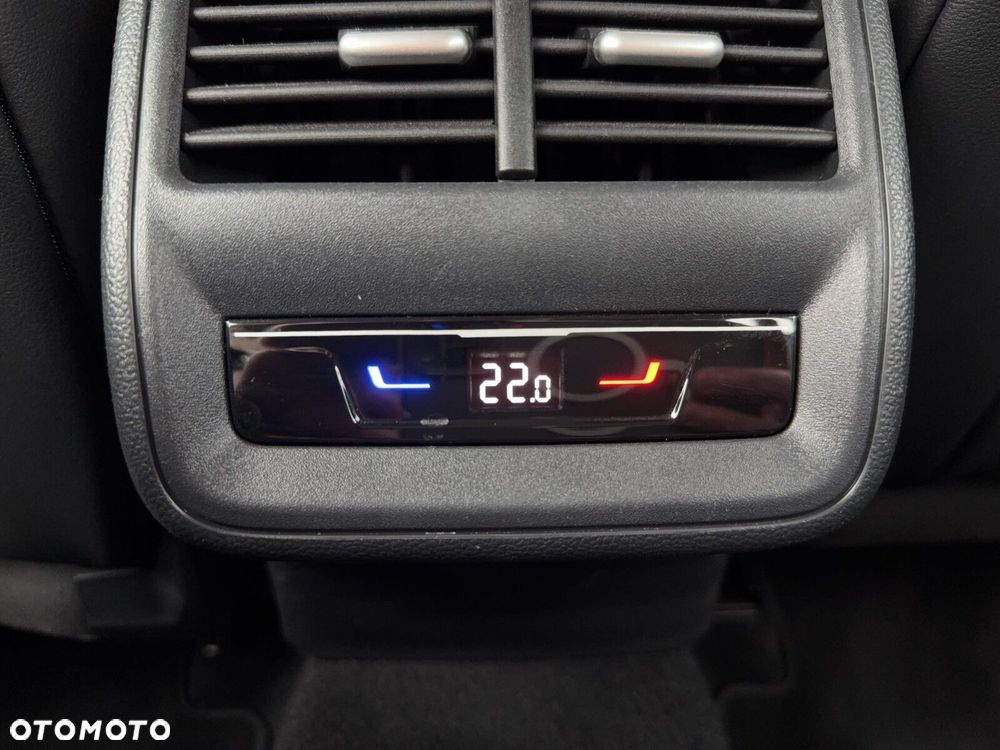 Volkswagen Passat Variant 1.5 TSI ACT mHEV Business DSG - 27