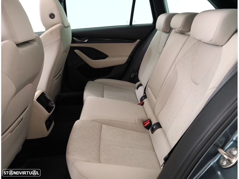 Skoda Octavia Break 2.0 TDI Style DSG - 24