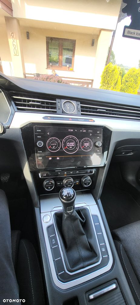 Volkswagen Passat 2.0 TDI SCR Comfortline - 4