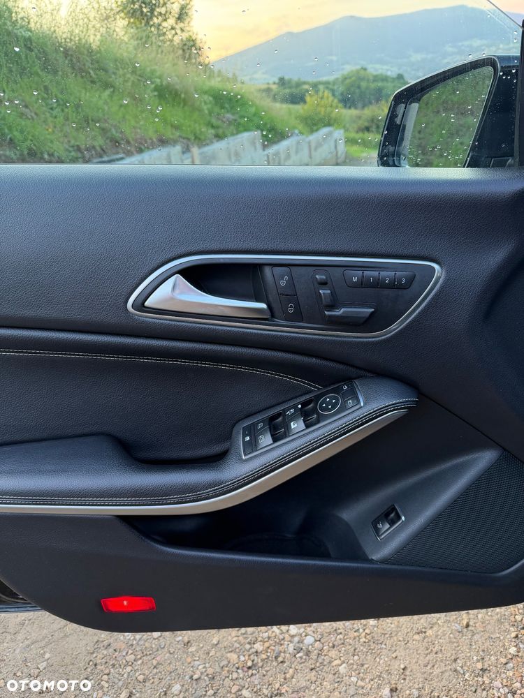 Mercedes-Benz CLA 250 4Matic 7G-DCT - 9