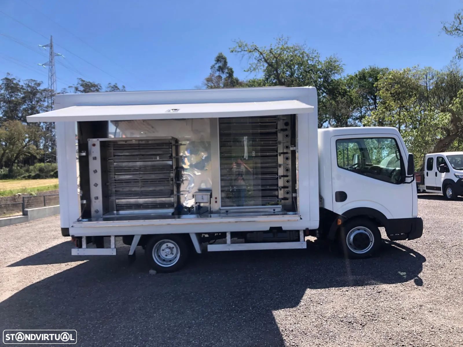 Nissan Cabstar Grill - 1
