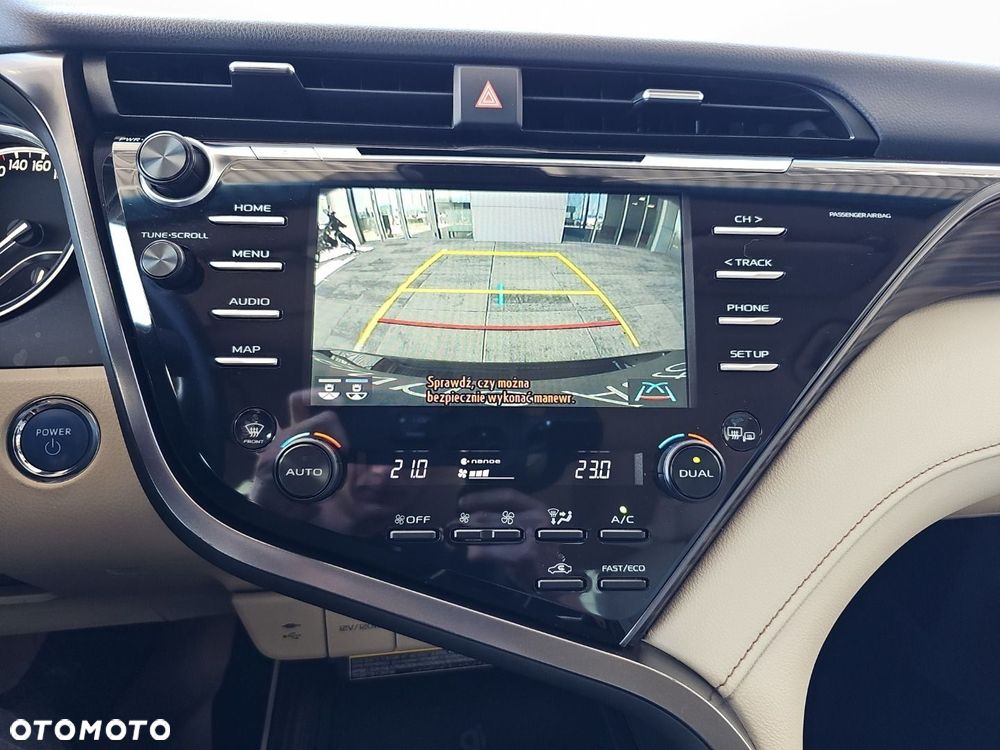 Toyota Camry 2.5 Hybrid Executive CVT - 17