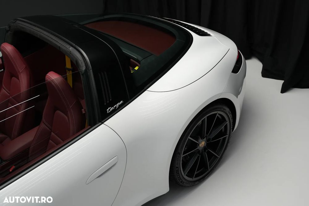 Porsche 911 Targa 4 PDK - 11
