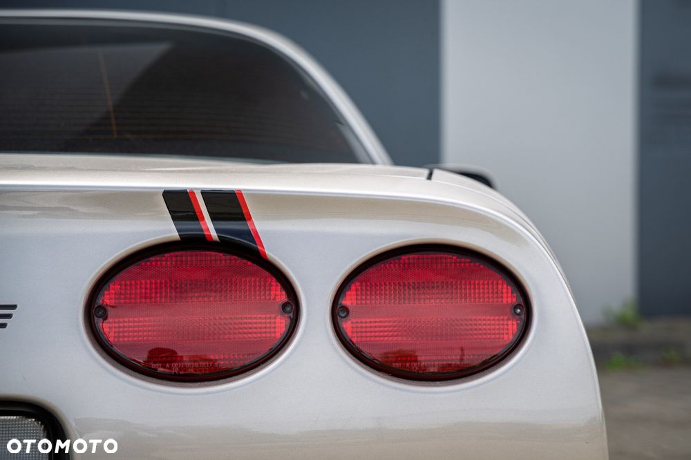Chevrolet Corvette - 21