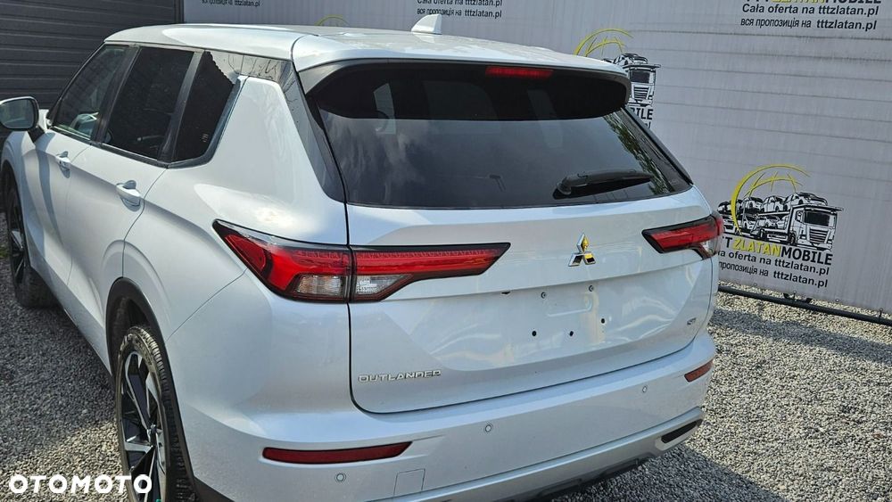 Mitsubishi Outlander - 24