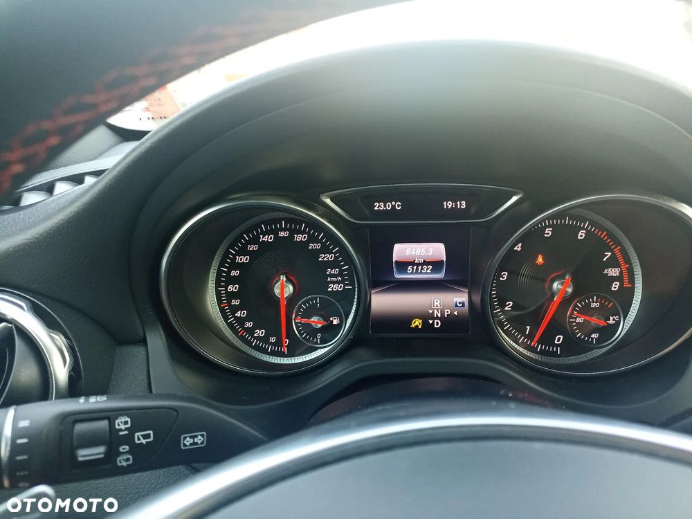 Mercedes-Benz GLA 200 7G-DCT AMG Line - 9