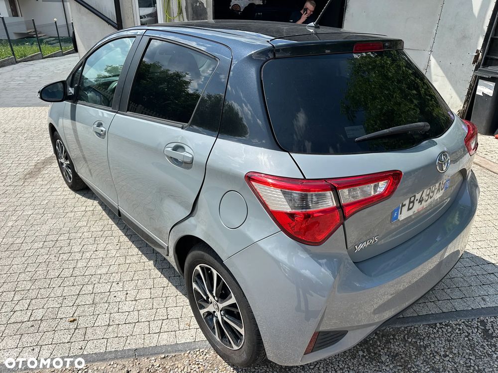 Toyota Yaris 1.5 Premium - 4