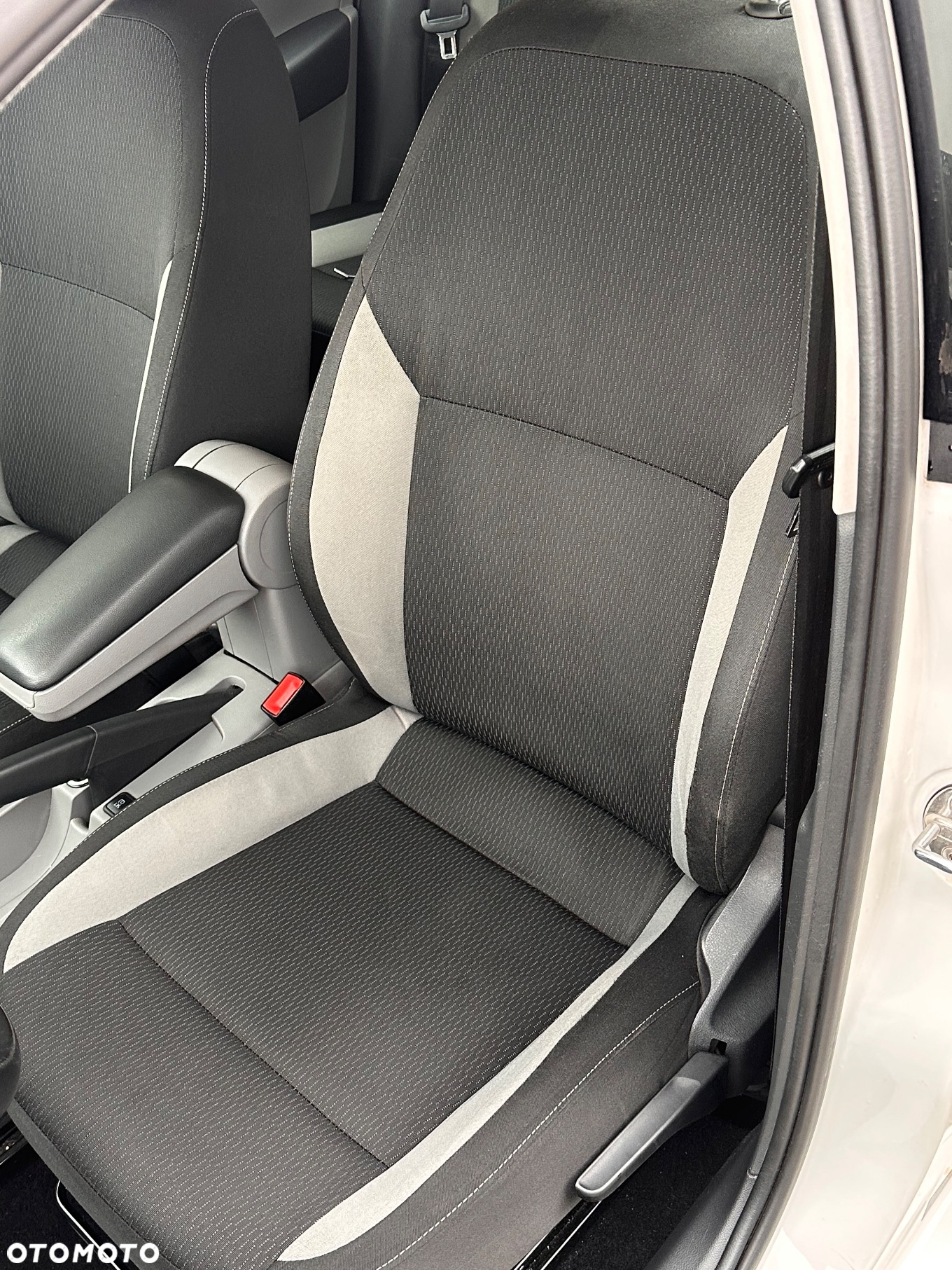 Skoda RAPID 1.2 TSI Active - 22
