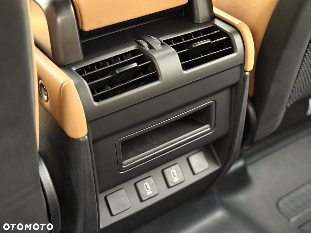 Land Rover Defender 3.0 D250 mHEV X-Dynamic HSE - 9
