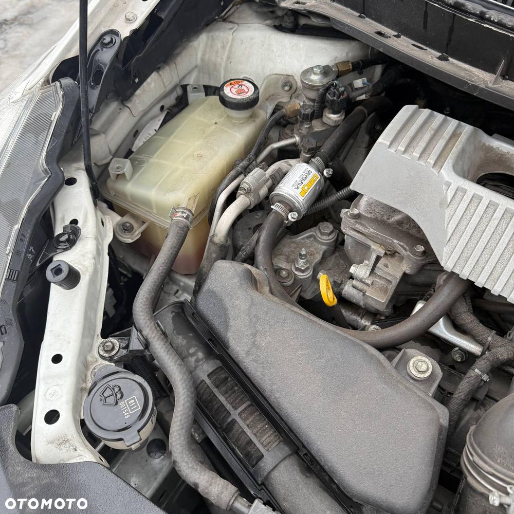 Toyota Prius (Hybrid) - 12