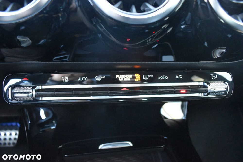 Mercedes-Benz CLA 200 7G-DCT - 32