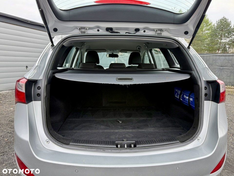 Hyundai i30 blue Kombi 1.6 GDi Passion - 38