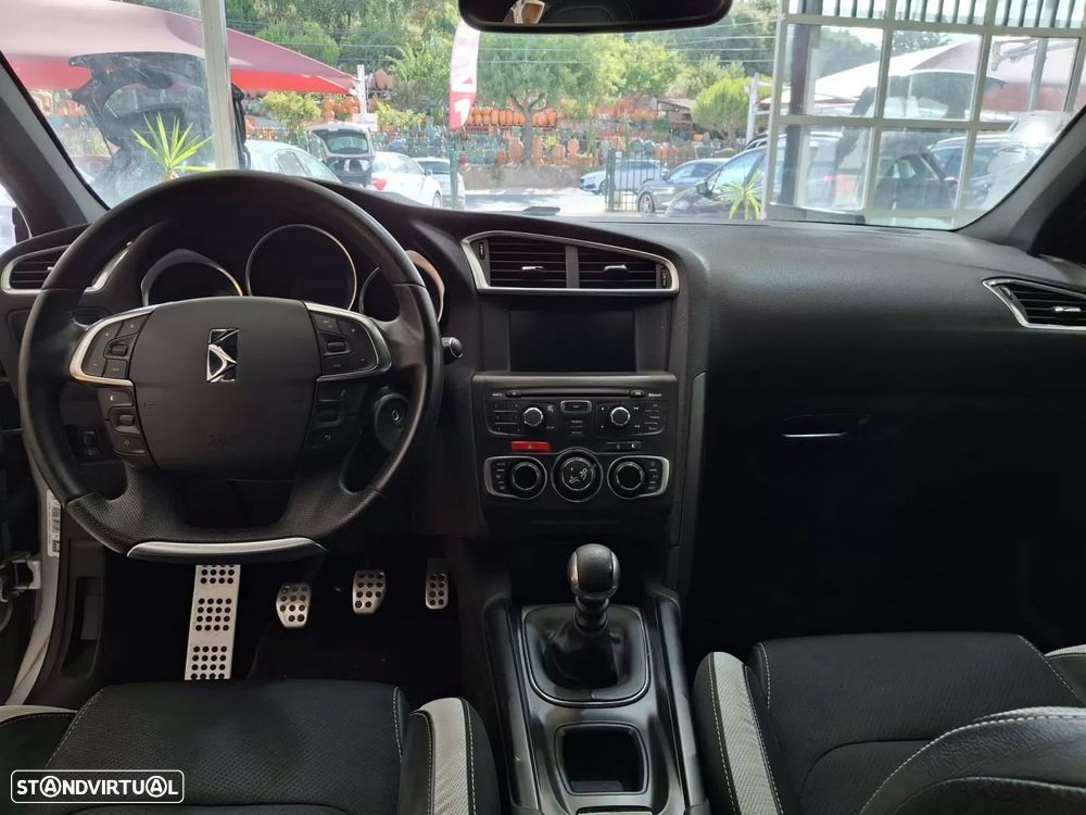 Citroën DS4 1.6 HDi So Chic - 11