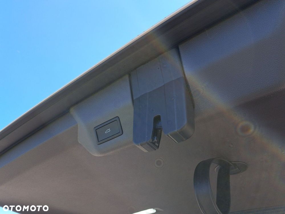 Volkswagen Multivan - 32