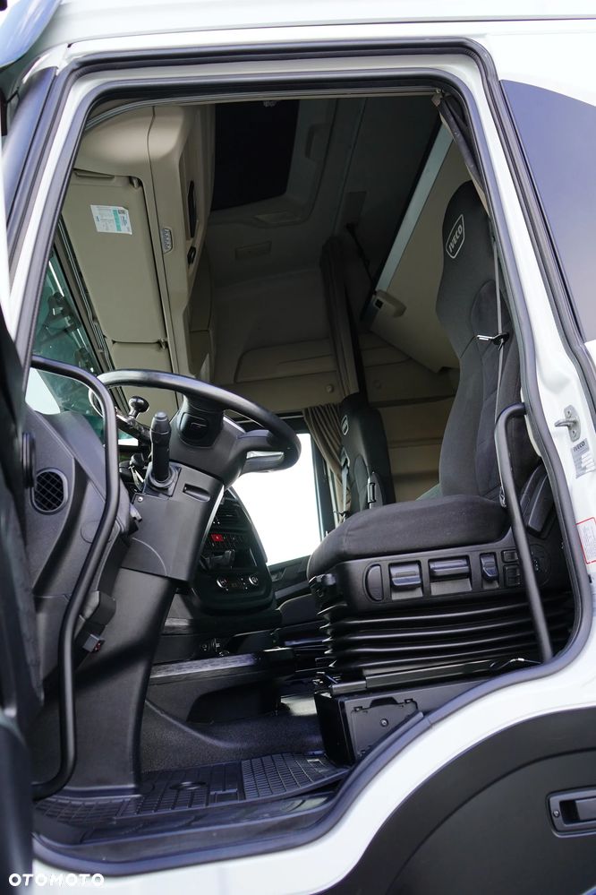 Iveco / S-WAY / 420 / E 6 / KONTENER + WINDA / 20 PALET / RETARDER / OŚ SKRĘTNA / ROLETA - 7