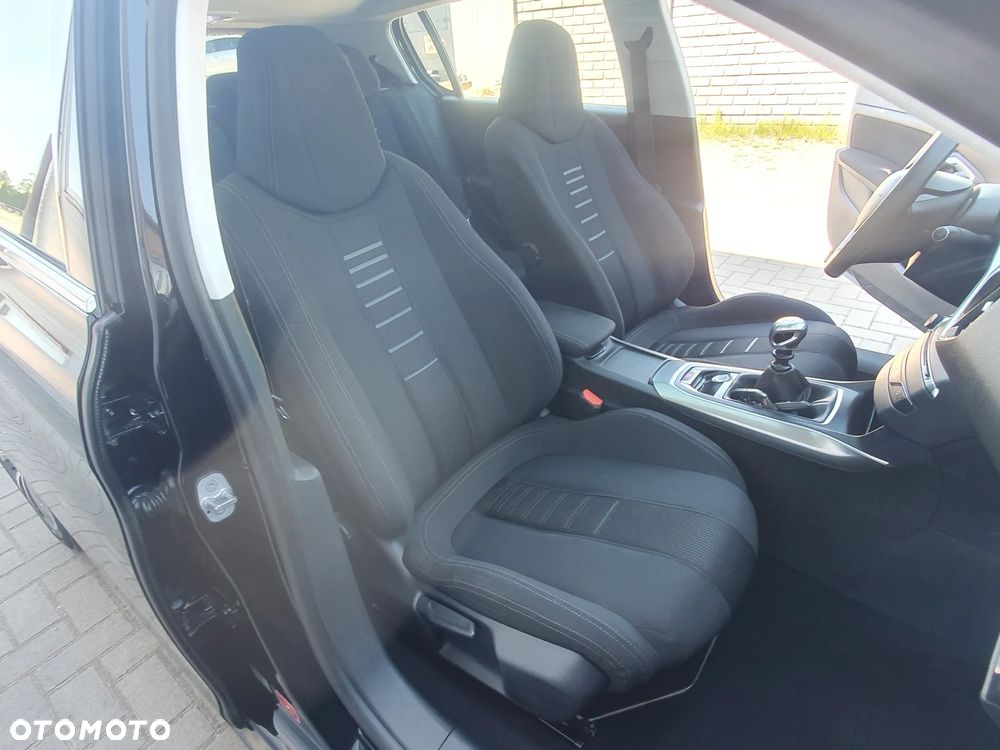Peugeot 308 125 THP Allure - 32
