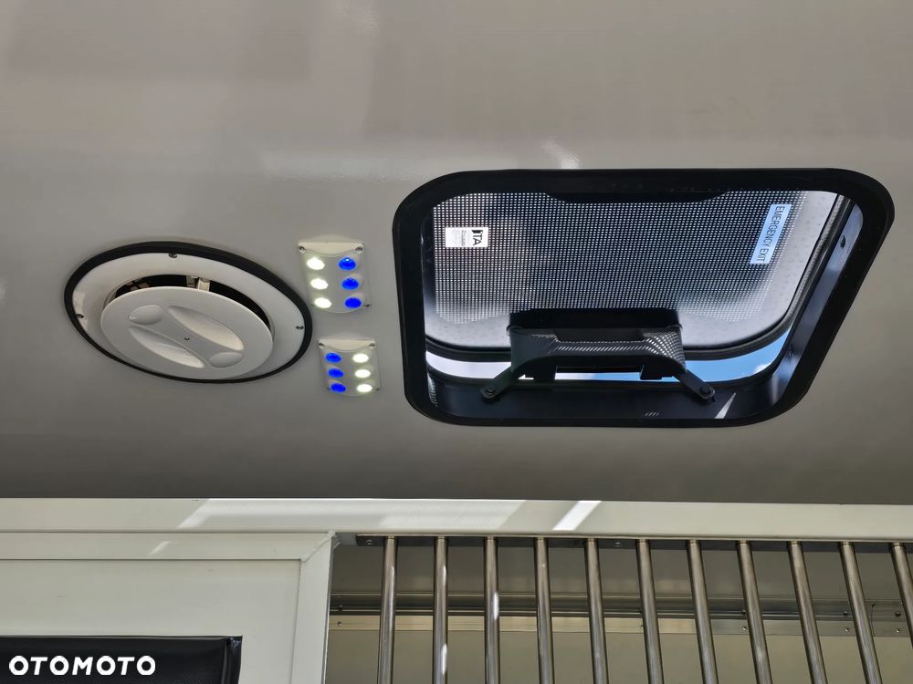 Mercedes-Benz Koniowóz-Sprinter - 27