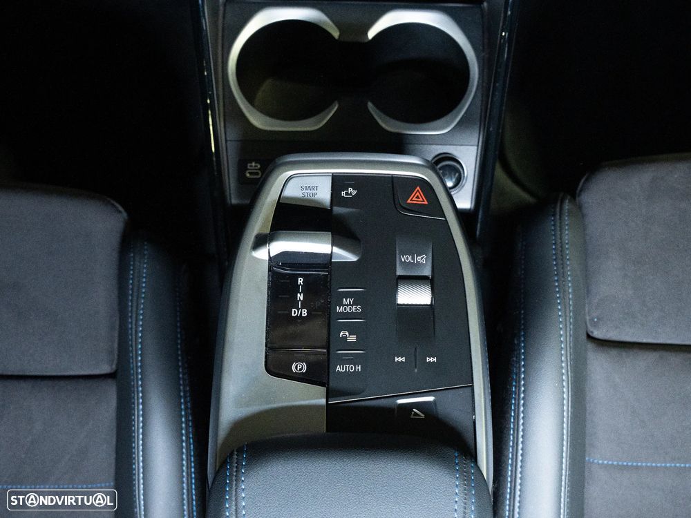BMW iX1 eDrive20 Pack Desportivo M - 15
