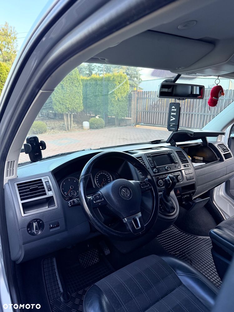Volkswagen Caravelle - 28