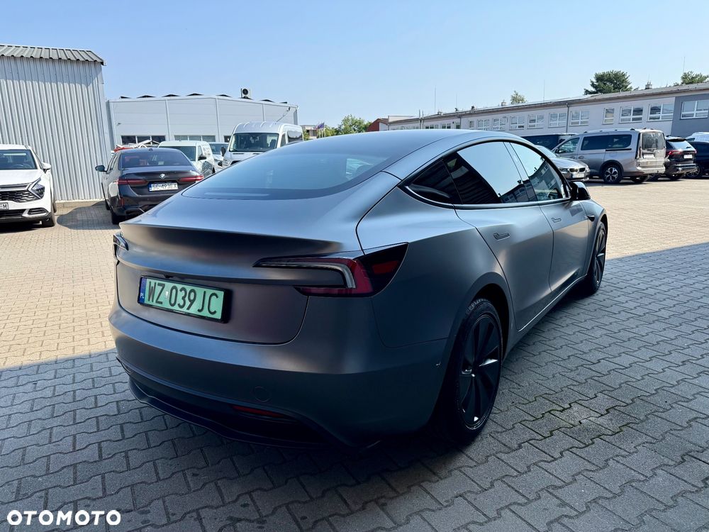 Tesla Model 3 - 5