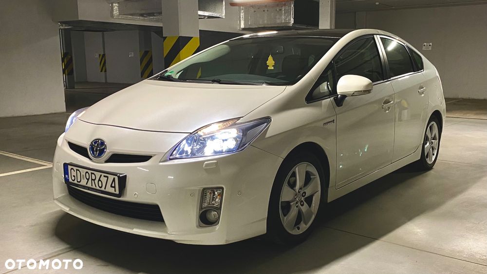 Toyota Prius (Hybrid) Life - 3