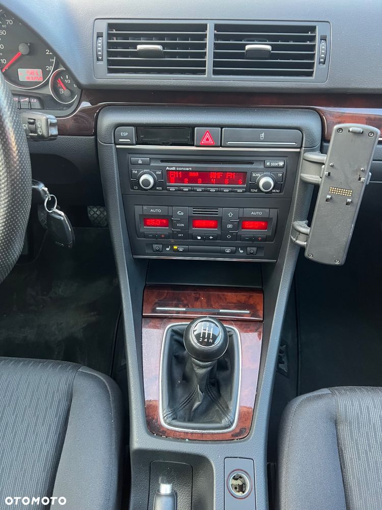 Audi A4 Avant 1.6 - 9