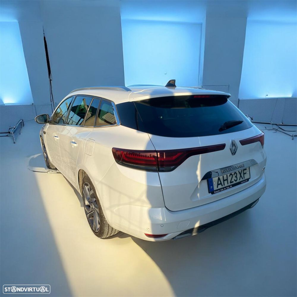 Renault Mégane Sport Tourer 1.6 E-Tech Plug-In Hybrid R.S. Line - 4