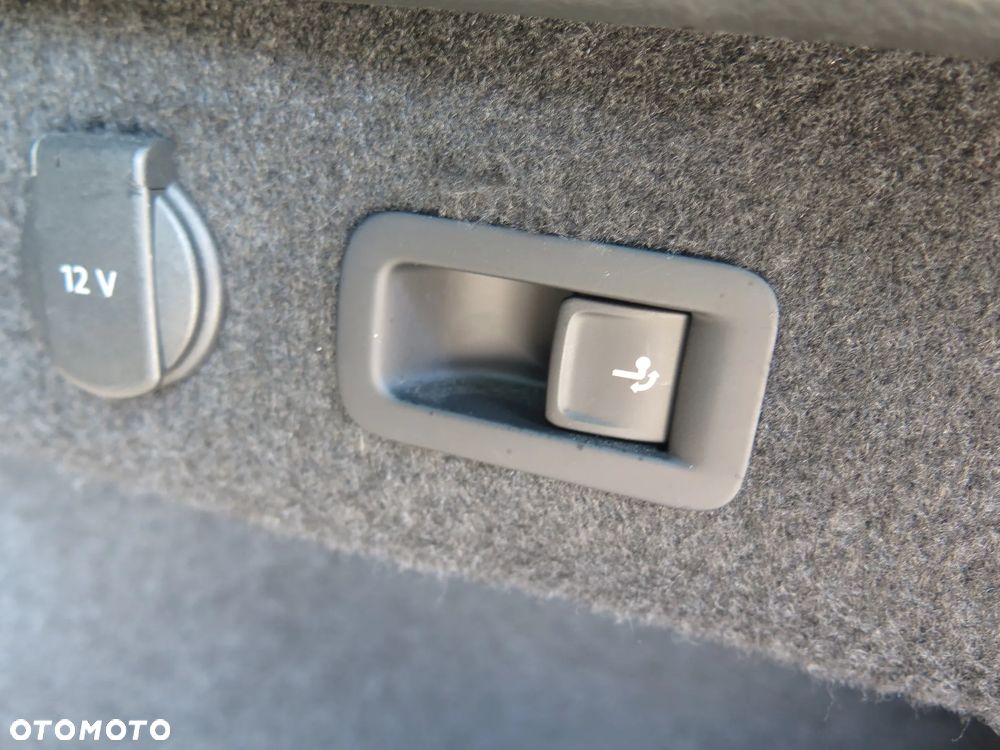 Volkswagen Passat Variant 2.0 TDI 4Mot Elegance DSG - 32