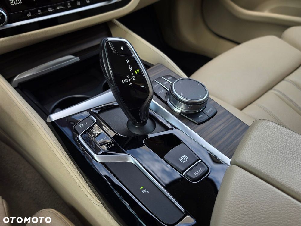 BMW Seria 5 530d Luxury Line - 24