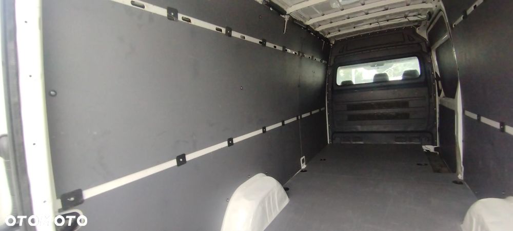 Volkswagen Crafter - 11