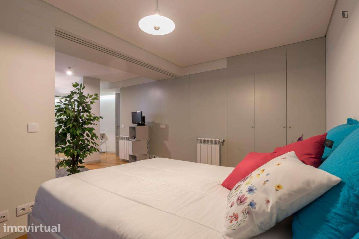 Apartamento com 1 quartos - localizado em Santo Ildefonso Porto - Grande imagem: 2/9