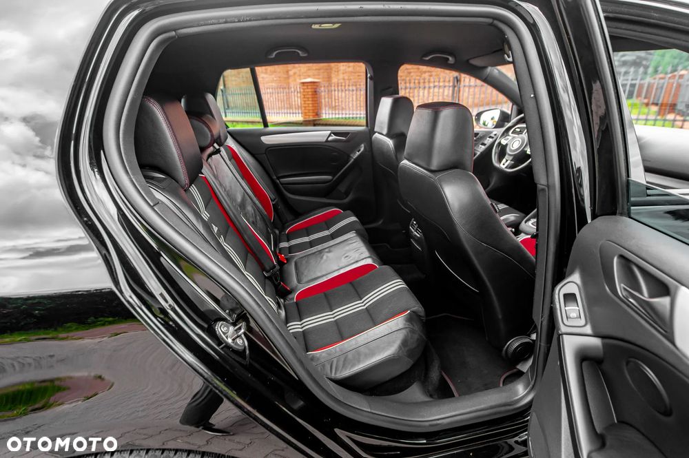Volkswagen Golf 2.0 GTI DSG adidas - 24