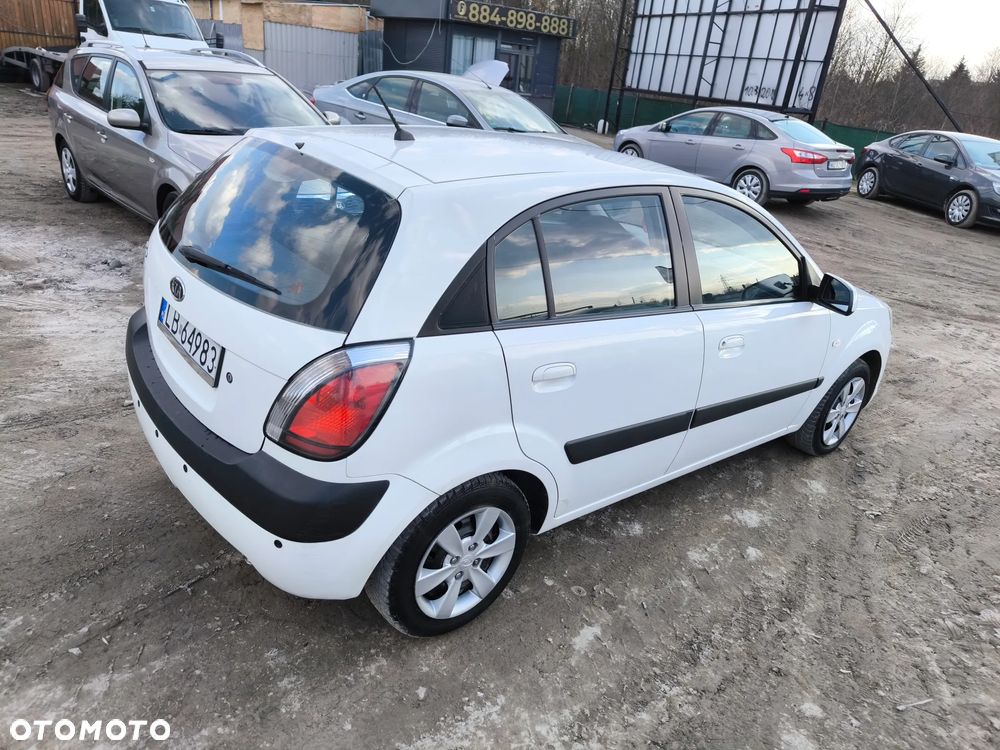 Kia Rio 1.4 EX - 8