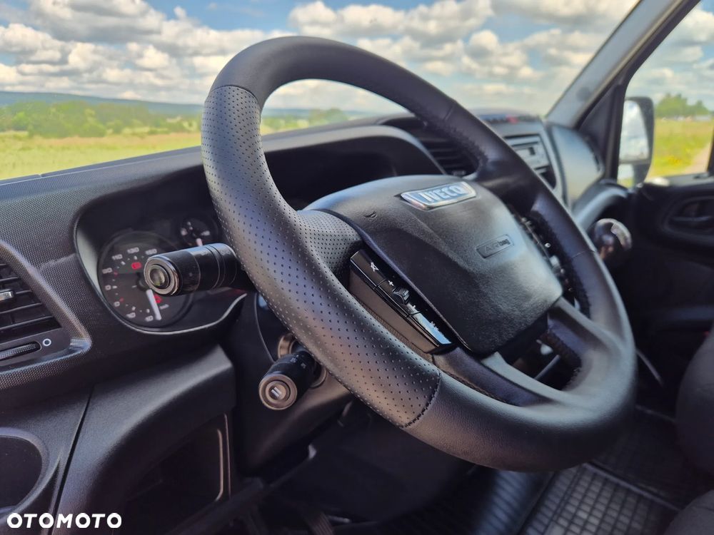 Iveco DAILY 35C15 KONTENER 4.30M WINDA SORENSEN 750KG SALON PL 2017R - 29