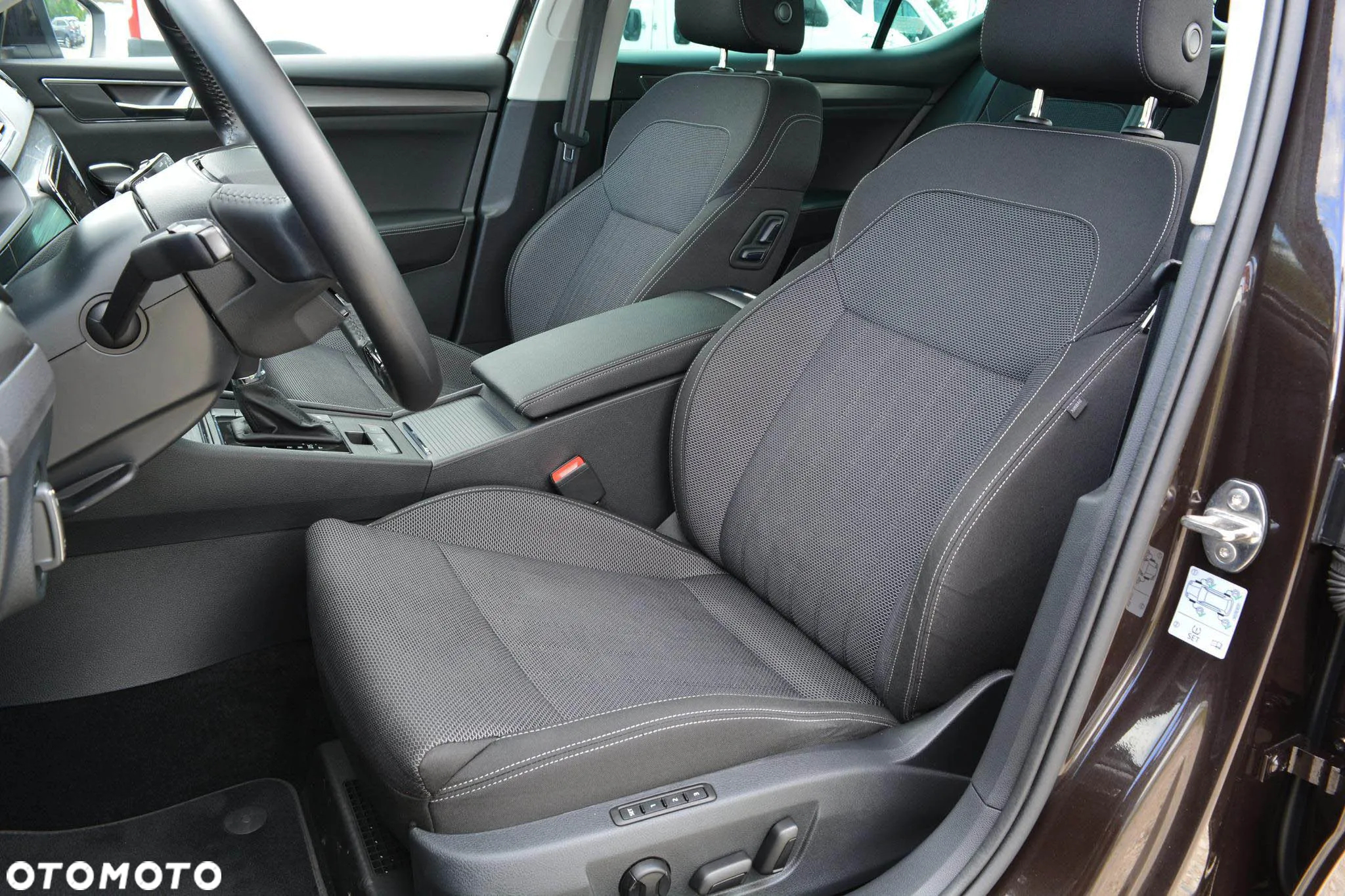 Skoda Superb 2.0 TDI SCR Style DSG - 33
