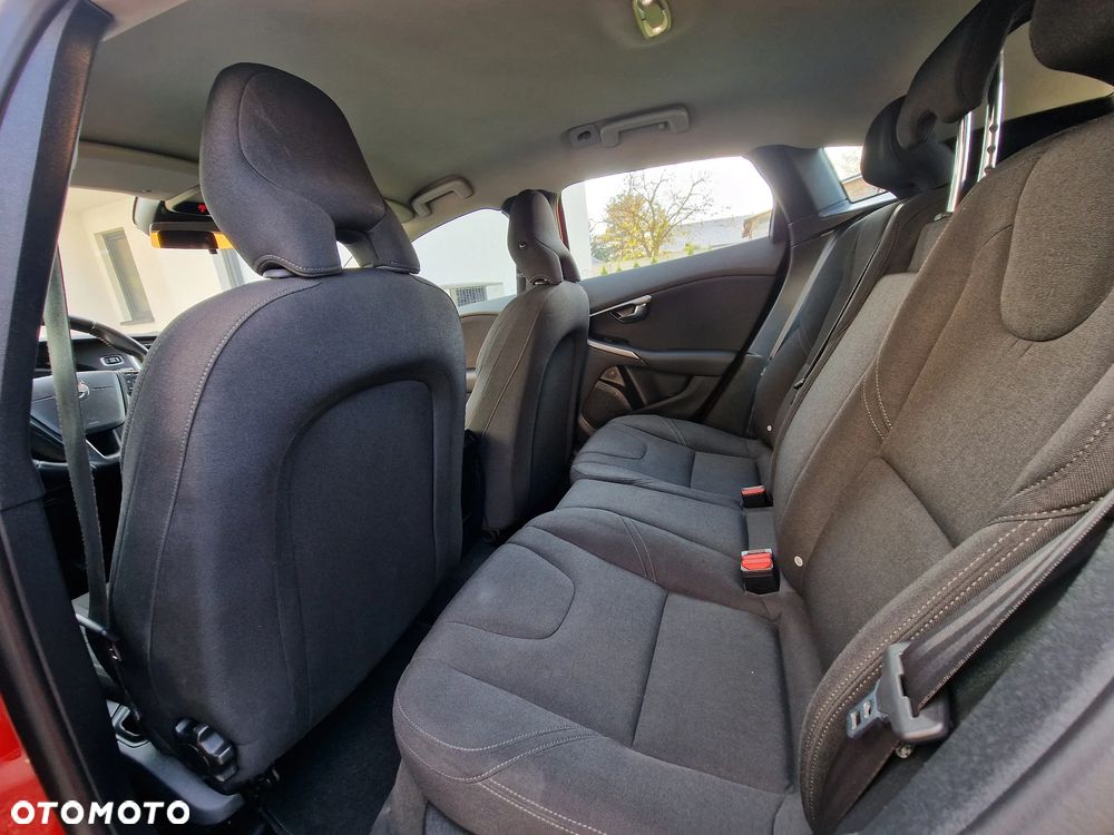 Volvo V40 D2 R-Design - 21