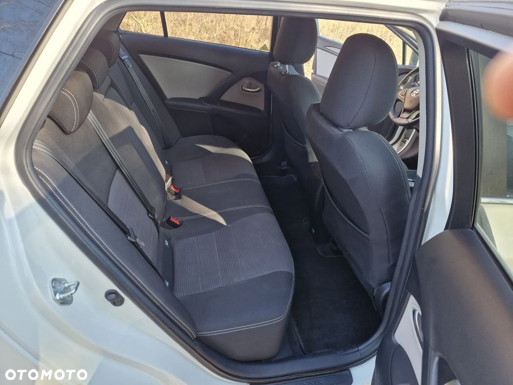 Toyota Avensis 1.8 Style MS - 15