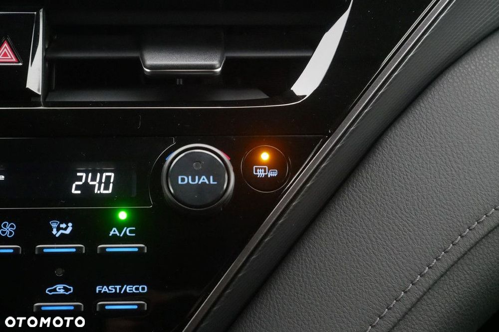 Toyota Camry 2.5 Hybrid Comfort CVT - 22