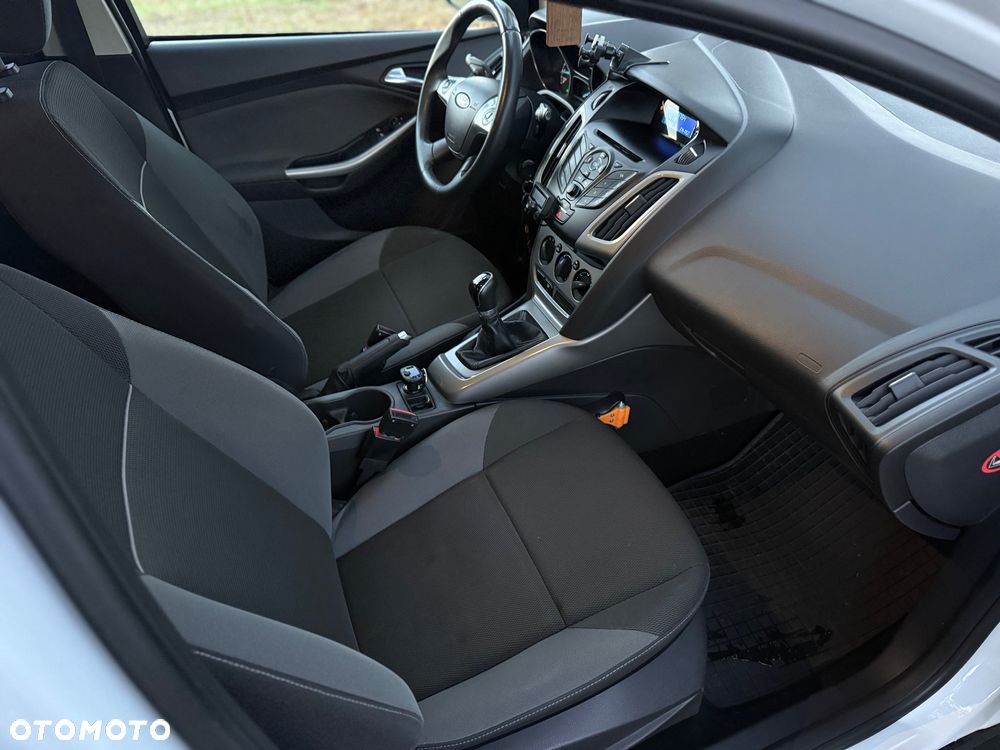 Ford Focus 1.6 Ambiente - 25