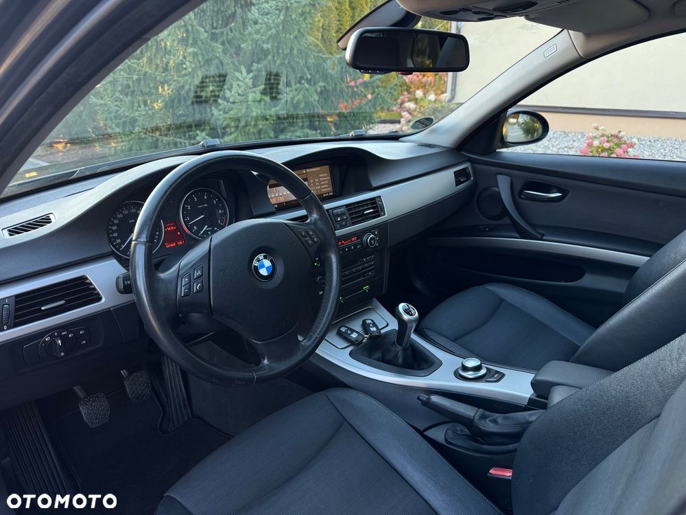 BMW Seria 3 318i - 26