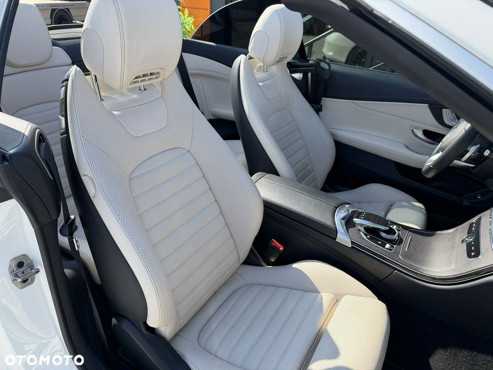 Mercedes-Benz Klasa C 300 4Matic 9G-TRONIC AMG Line - 23