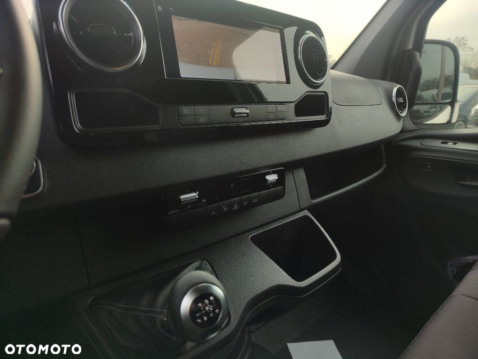 Mercedes-Benz Sprinter - 6