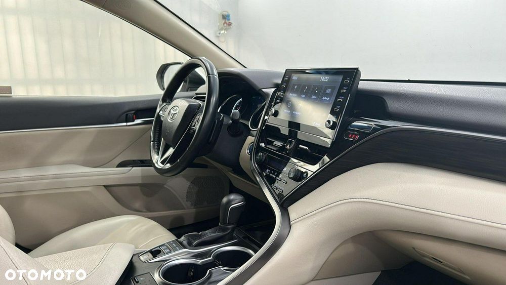Toyota Camry - 14
