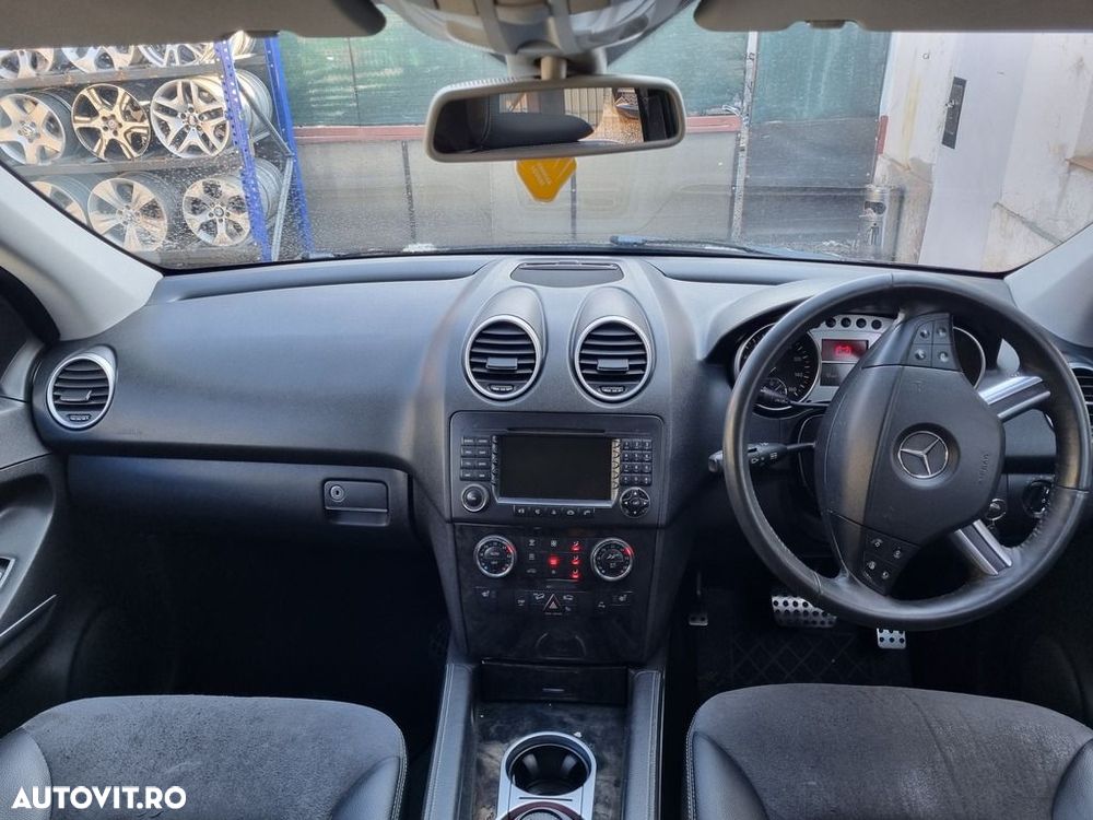 Broasca usa dreapta spate Mercedes ML W164 2005 - 2008 SUV 4 Usi (1200) - 5