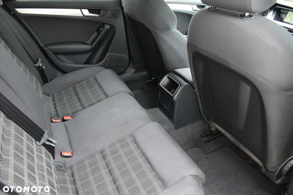 Audi A4 Avant 2.0 TDI DPF S line Sportpaket - 33